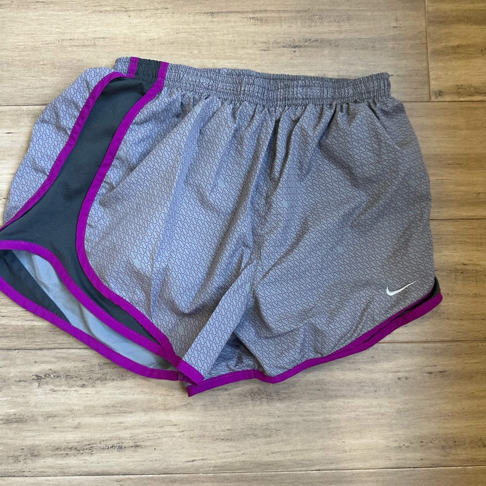 Women’s nike shorts SM great condition